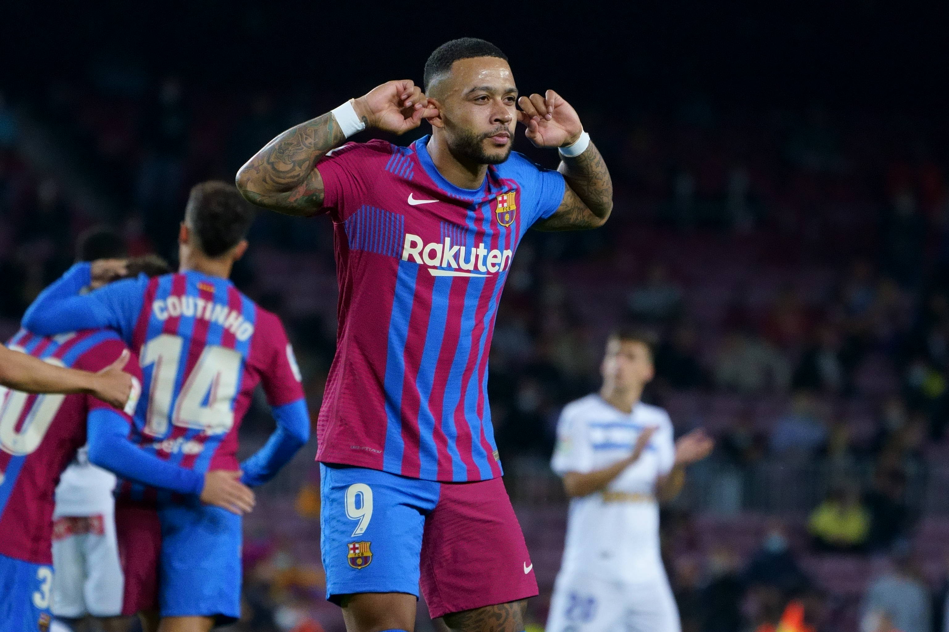  西甲常规赛对决在即！广州队演练定位球，洛杉矶快船密集防守应对